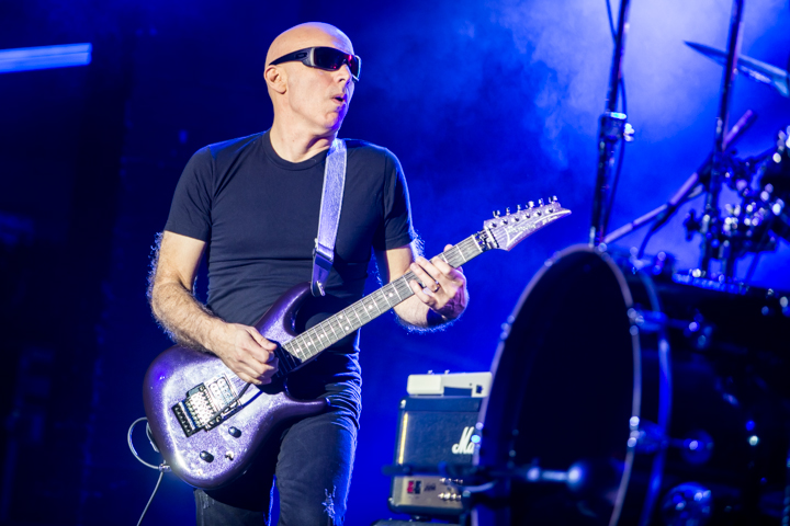 Joe Satriani @ De Roma, picture 11, photographed by Dorien Goetschalckx - FrontView Magazine