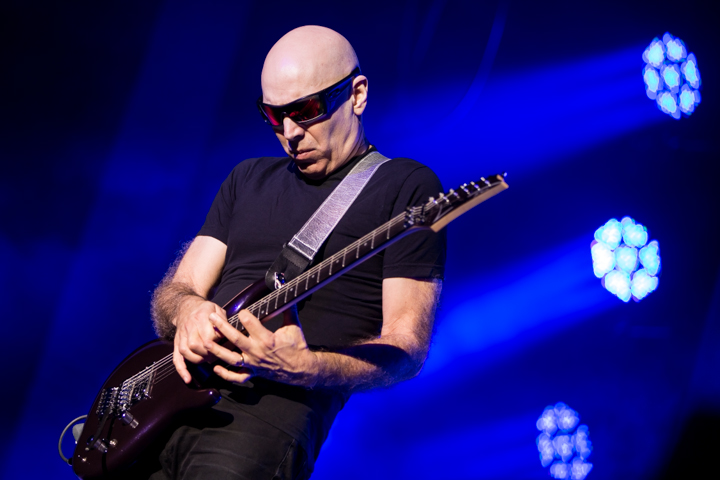 Joe Satriani @ De Roma, picture 12, photographed by Dorien Goetschalckx - FrontView Magazine