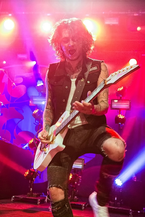 Asking Alexandria @ Trix, picture 24, photographed by Edwin Houdevelt - FrontView Magazine