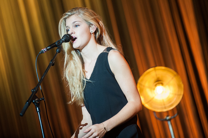 Emma Bale Voorprogramma Stan Van Samang @ Lotto Arena, picture 1, photographed by Dimitri Vanlommel - FrontView Magazine
