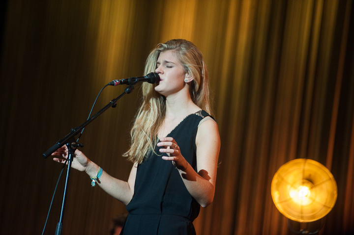Emma Bale Voorprogramma Stan Van Samang @ Lotto Arena, picture 9, photographed by Dimitri Vanlommel - FrontView Magazine