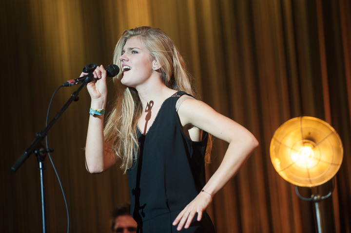Emma Bale Voorprogramma Stan Van Samang @ Lotto Arena, picture 12, photographed by Dimitri Vanlommel - FrontView Magazine