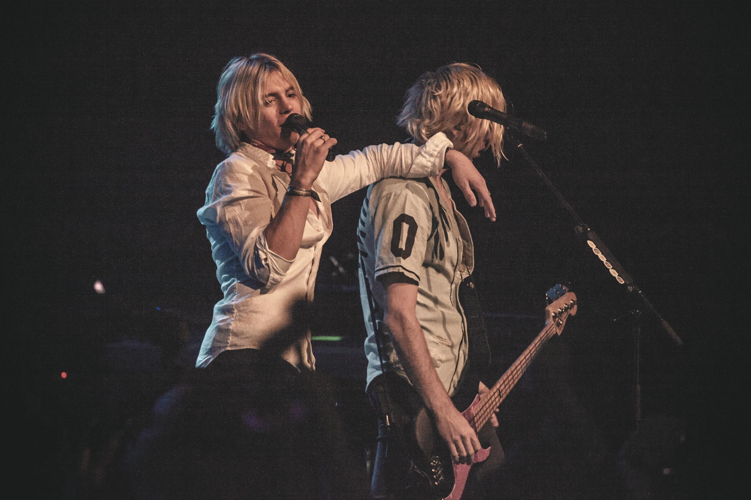 R5: SometimeLast Night tour @ Stadsschouwburg Antwerpen, picture 4, photographed by Alana Clemens - FrontView Magazine