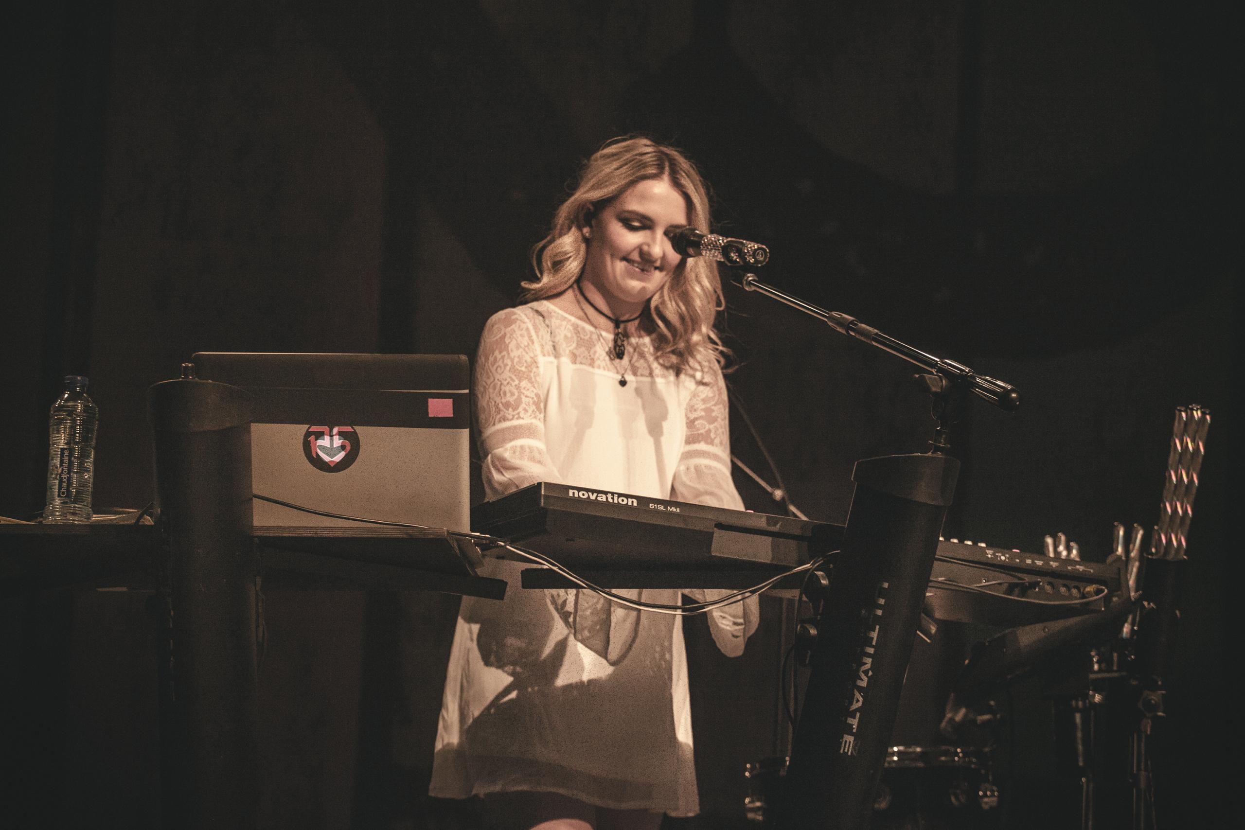 R5: SometimeLast Night tour @ Stadsschouwburg Antwerpen, picture 8, photographed by Alana Clemens - FrontView Magazine