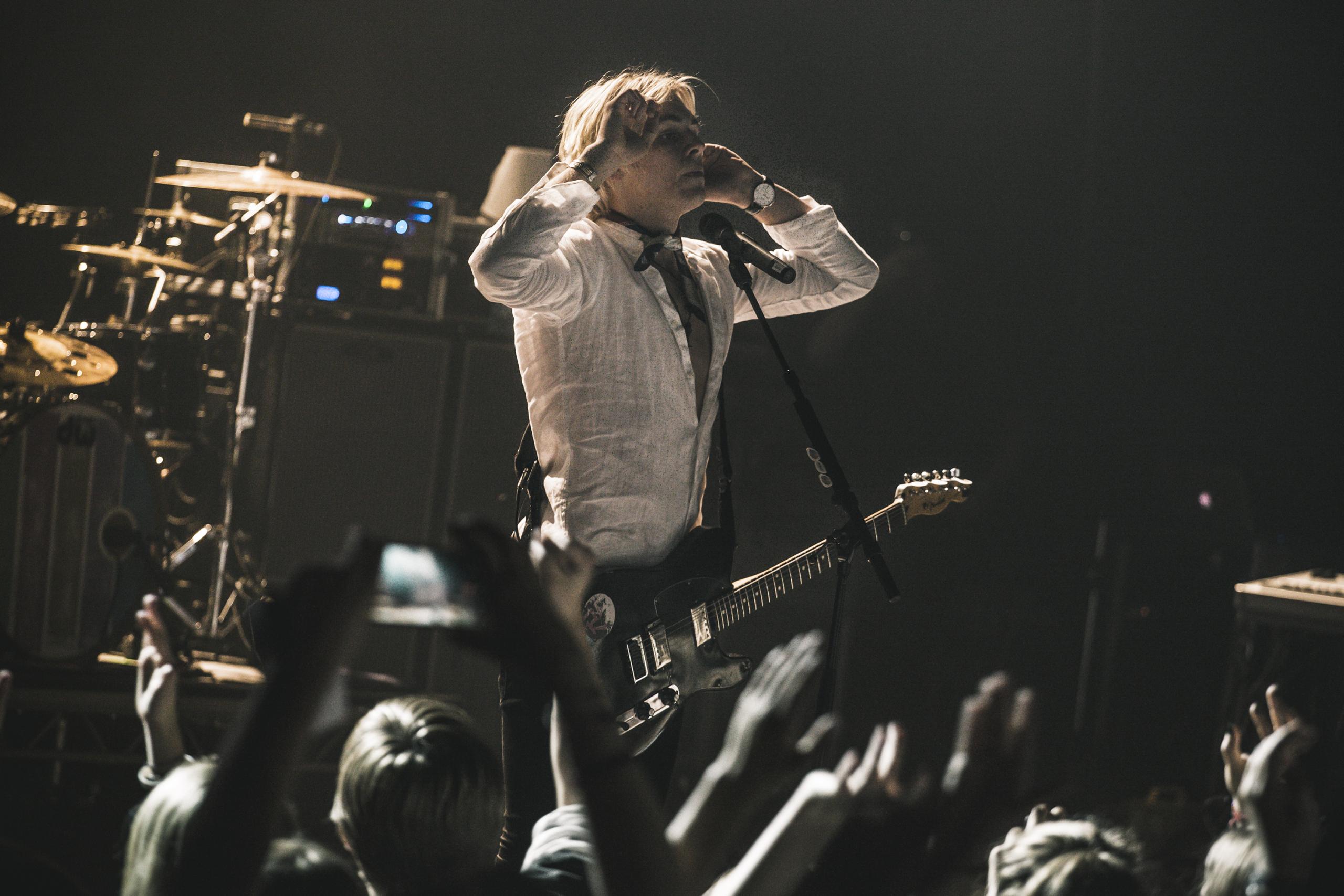R5: SometimeLast Night tour @ Stadsschouwburg Antwerpen, picture 10, photographed by Alana Clemens - FrontView Magazine