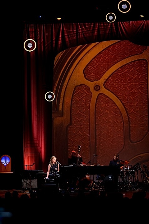 Diana Krall - Wallflower tour @ BOZAR, picture 6, photographed by Wim Patry - FrontView Magazine