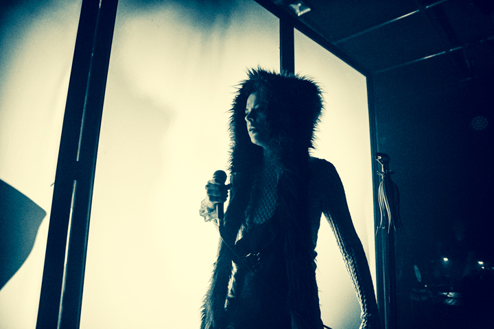 Kovacs @ Ancienne Belgique Club, picture 4, photographed by Geert Pieters - FrontView Magazine
