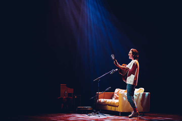 An Evening with Jett Rebel @ Chassé Theater, picture 5, photographed by Elke Briers - FrontView Magazine