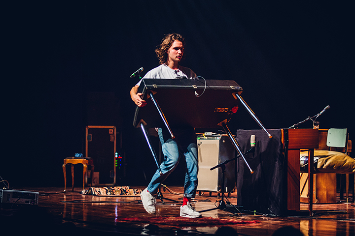 An Evening with Jett Rebel @ Chassé Theater, picture 7, photographed by Elke Briers - FrontView Magazine