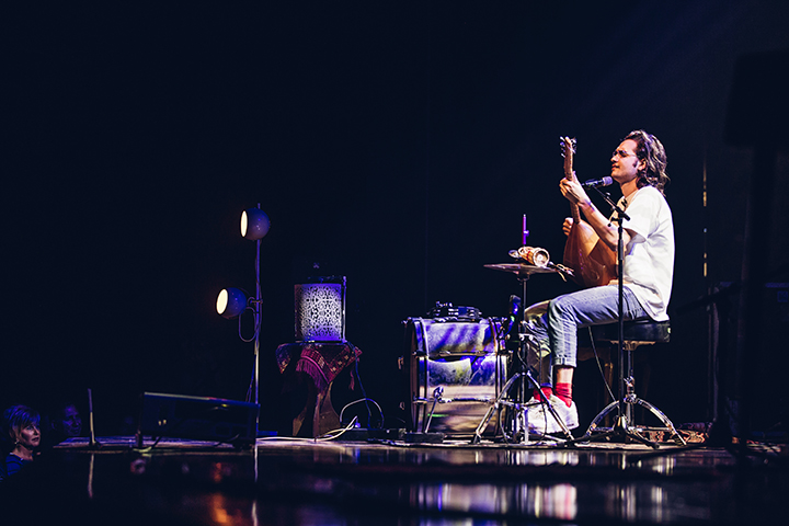 An Evening with Jett Rebel @ Chassé Theater, picture 9, photographed by Elke Briers - FrontView Magazine