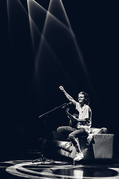 An Evening with Jett Rebel @ Chassé Theater, picture 12, photographed by Elke Briers - FrontView Magazine
