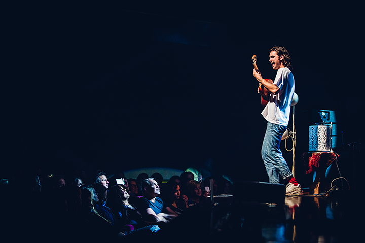 An Evening with Jett Rebel @ Chassé Theater, picture 14, photographed by Elke Briers - FrontView Magazine