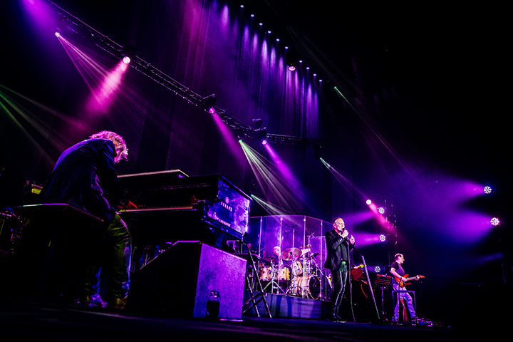 Rob De Nijs - Groots @ Lotto Arena, picture 4, photographed by Elke Briers - FrontView Magazine