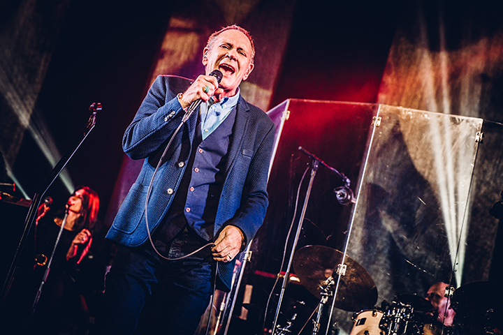 Rob De Nijs - Groots @ Lotto Arena, picture 20, photographed by Elke Briers - FrontView Magazine