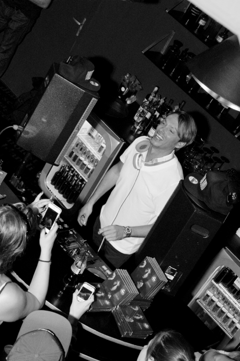 Regi Albumlancering @ Boutique Tomorrowland Antwerpen, picture 23, photographed by Bart Baevegems - FrontView Magazine