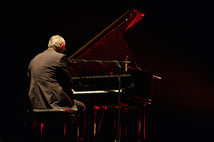 Bart Herman Solo @ CC Merksem, picture 4, photographed by James Van Roosbroeck - FrontView Magazine