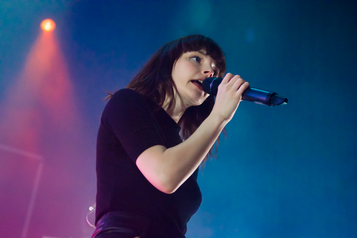 CHVRCHES @ Ancienne Belgique, picture 2, photographed by Erwin Evrard - FrontView Magazine