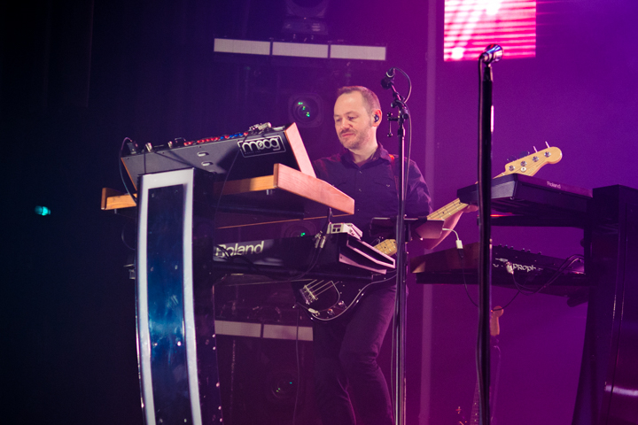 CHVRCHES @ Ancienne Belgique, picture 3, photographed by Erwin Evrard - FrontView Magazine