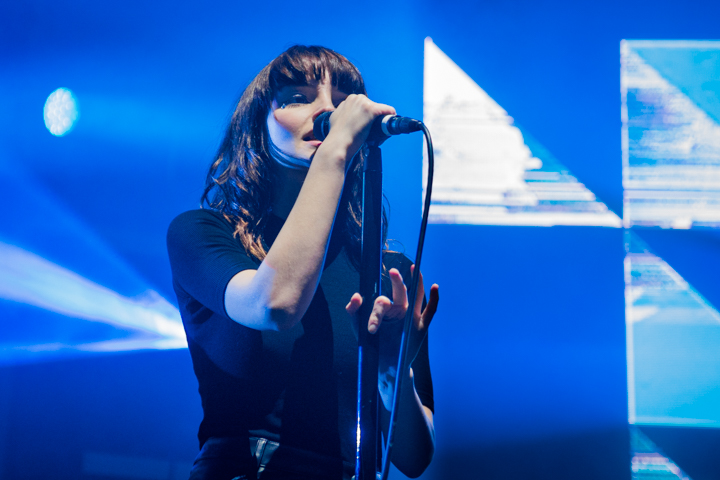 CHVRCHES @ Ancienne Belgique, picture 4, photographed by Erwin Evrard - FrontView Magazine