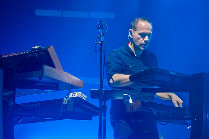 CHVRCHES @ Ancienne Belgique, picture 7, photographed by Erwin Evrard - FrontView Magazine