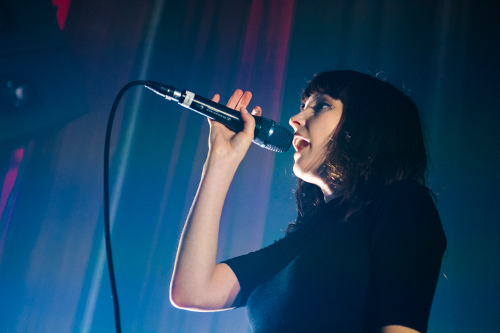 CHVRCHES @ Ancienne Belgique, picture 10, photographed by Erwin Evrard - FrontView Magazine