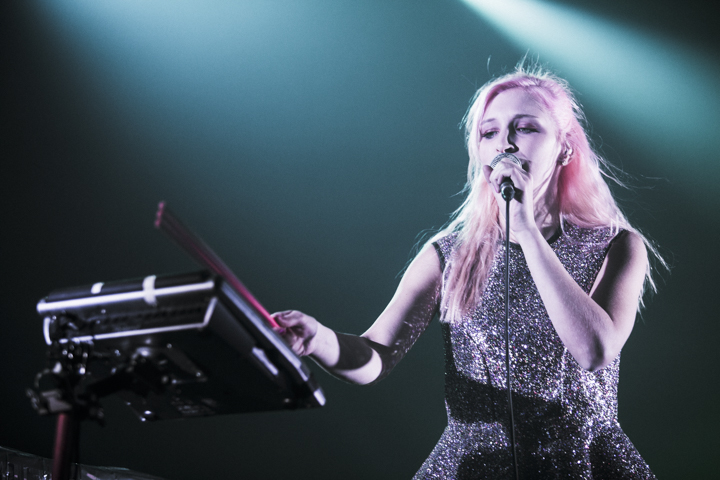 Alice On The Roof @ Ancienne Belgique, picture 12, photographed by Geert Pieters - FrontView Magazine