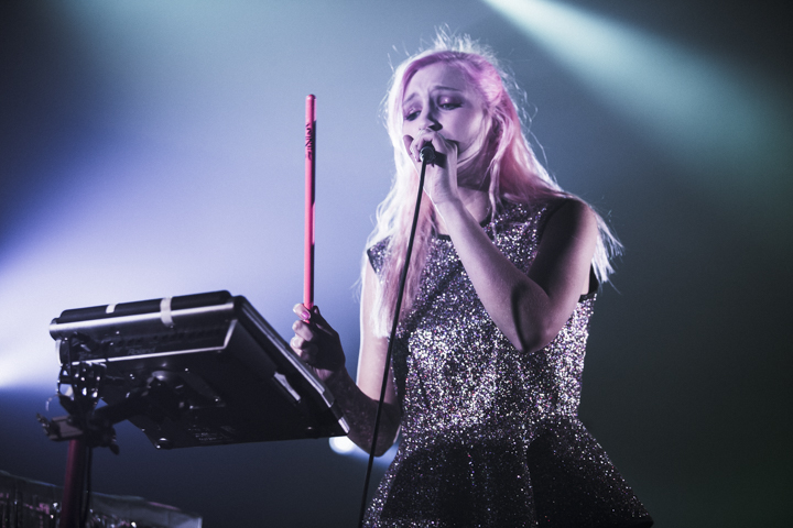 Alice On The Roof @ Ancienne Belgique, picture 13, photographed by Geert Pieters - FrontView Magazine