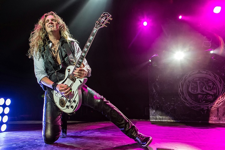 Whitesnake @ Vorst Nationaal, foto 4, foto's door Edwin Houdevelt - FrontView Magazine