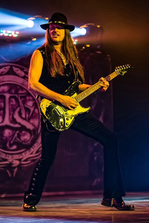 Whitesnake @ Vorst Nationaal, foto 27, foto's door Edwin Houdevelt - FrontView Magazine