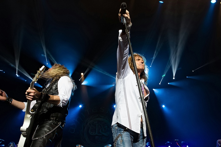 Whitesnake @ Vorst Nationaal, foto 43, foto's door Edwin Houdevelt - FrontView Magazine