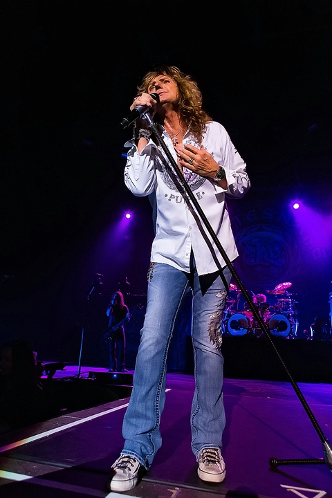 Whitesnake @ Vorst Nationaal, foto 50, foto's door Edwin Houdevelt - FrontView Magazine