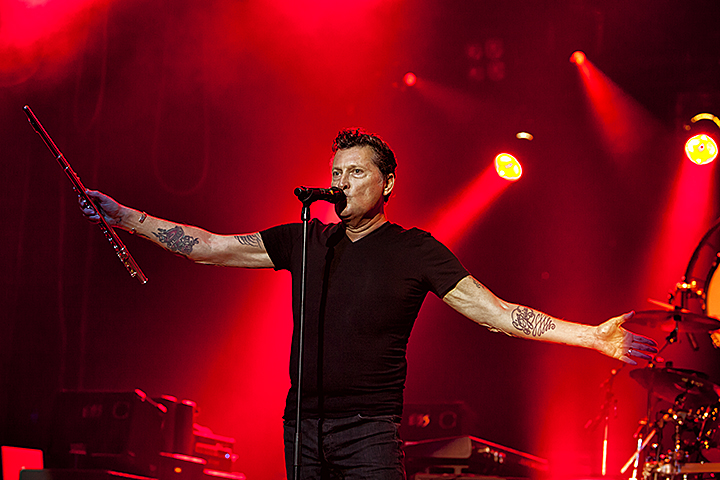 Golden Earring @ De Roma, picture 3, photographed by Frank Lambrechts - FrontView Magazine