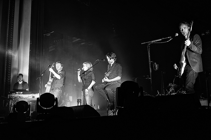 dEUS - Soft Electric Tour @ De Roma, foto 30, foto's door Edwin Houdevelt - FrontView Magazine