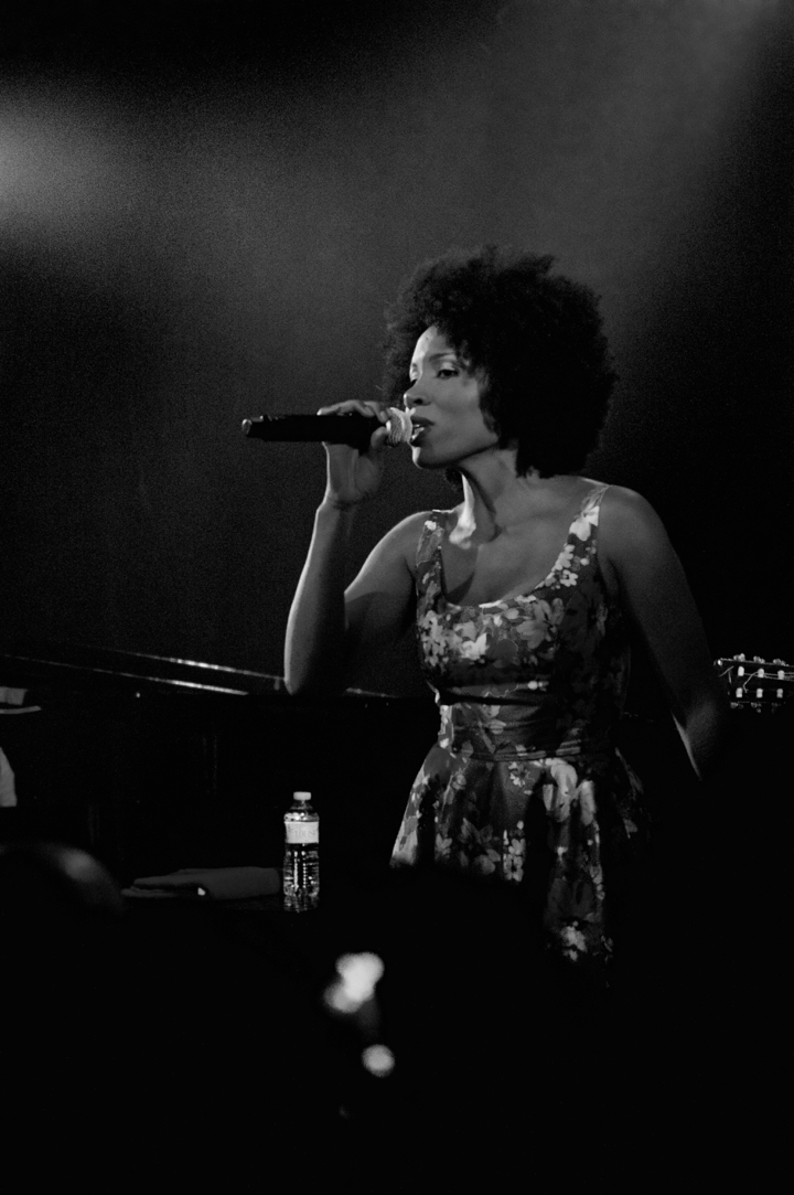 Lura @ Ancienne Belgique, foto 11, foto's door Bart Baevegems - FrontView Magazine