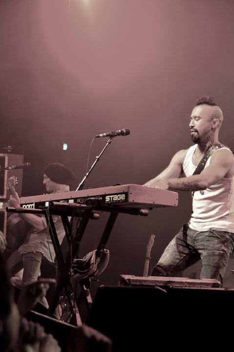 Nahko and Medicine for the People + Kim Churchill Ancienne Belgique, picture 22, photographed by Lieselore Van Hertum - FrontView Magazine