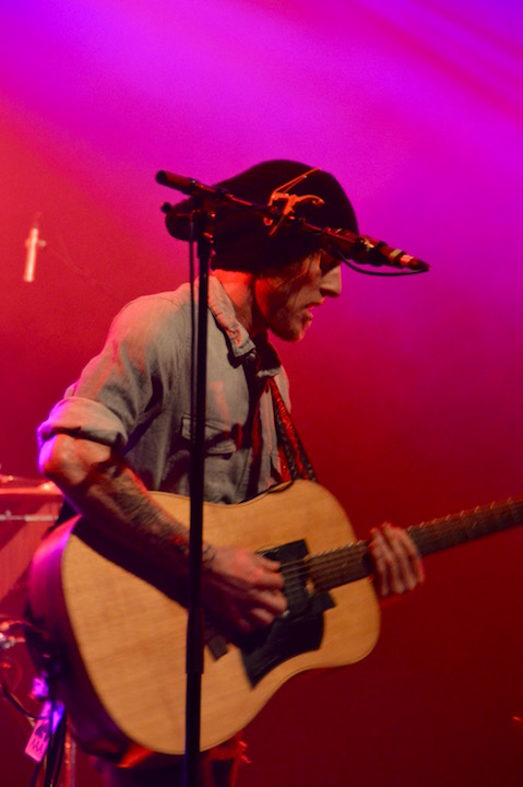 Nahko and Medicine for the People + Kim Churchill Ancienne Belgique, picture 32, photographed by Lieselore Van Hertum - FrontView Magazine