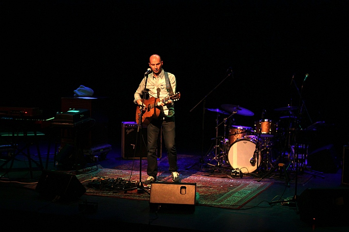 Tom van Stiphout, "Playing Guitar Helps" @ CC Meeuwen, picture 2, photographed by Heidi Elen - FrontView Magazine