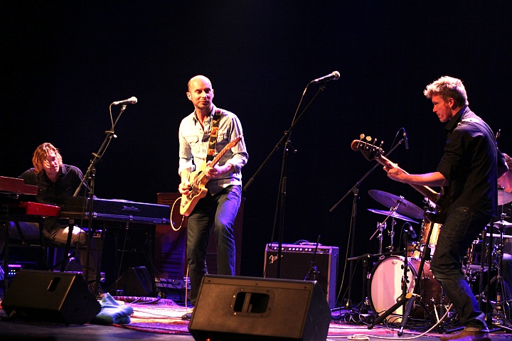 Tom van Stiphout, "Playing Guitar Helps" @ CC Meeuwen, picture 4, photographed by Heidi Elen - FrontView Magazine