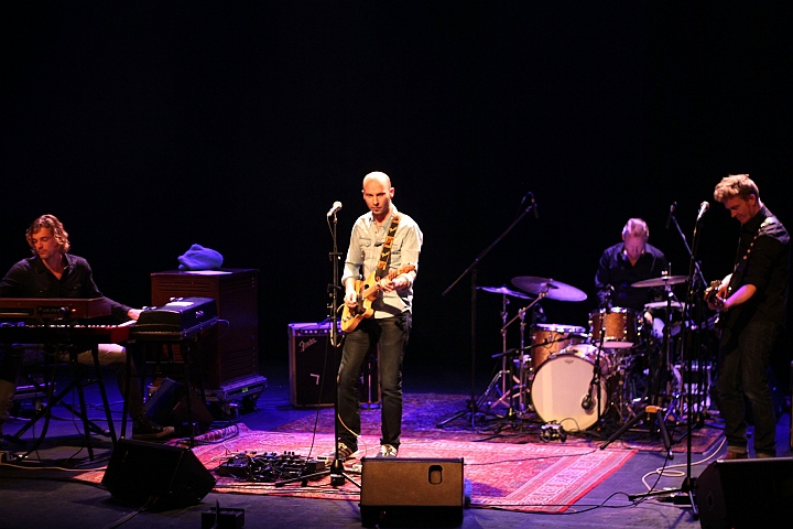 Tom van Stiphout, "Playing Guitar Helps" @ CC Meeuwen, picture 7, photographed by Heidi Elen - FrontView Magazine