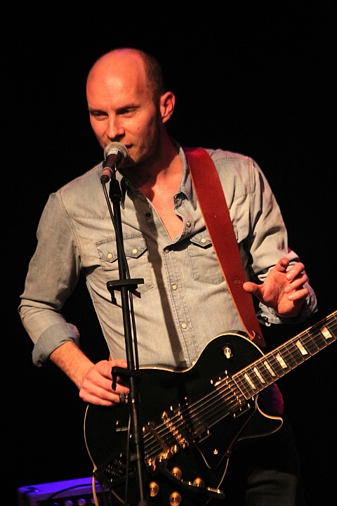 Tom van Stiphout, "Playing Guitar Helps" @ CC Meeuwen, picture 8, photographed by Heidi Elen - FrontView Magazine