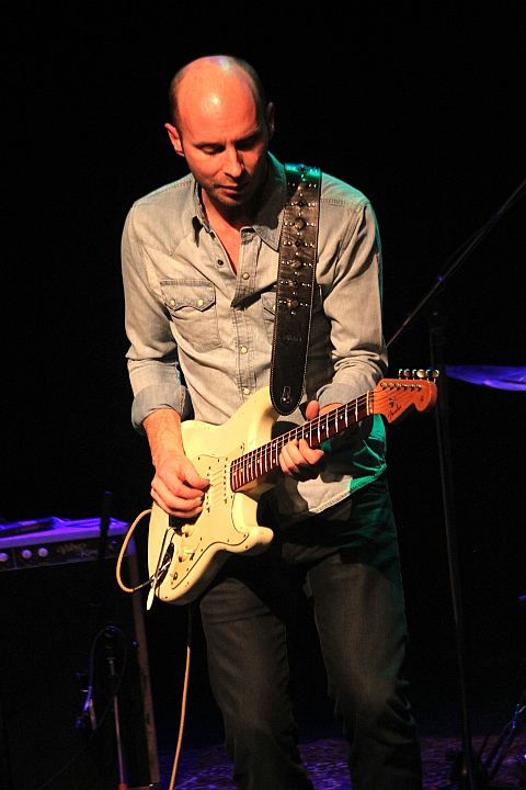 Tom van Stiphout, "Playing Guitar Helps" @ CC Meeuwen, picture 13, photographed by Heidi Elen - FrontView Magazine