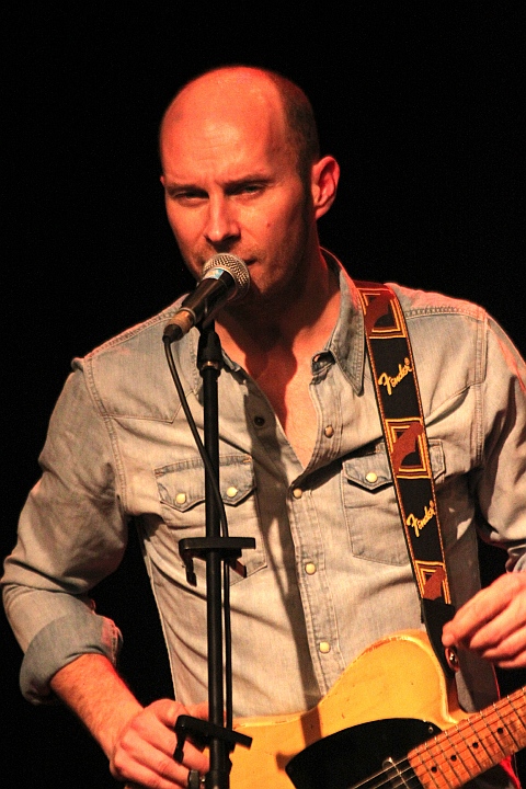 Tom van Stiphout, "Playing Guitar Helps" @ CC Meeuwen, picture 15, photographed by Heidi Elen - FrontView Magazine
