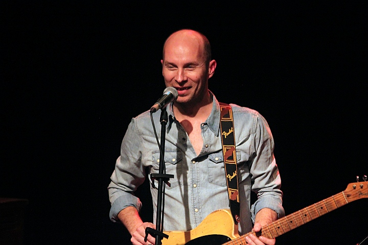 Tom van Stiphout, "Playing Guitar Helps" @ CC Meeuwen, picture 22, photographed by Heidi Elen - FrontView Magazine