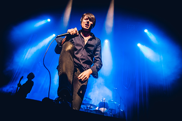 Suede @ Ancienne Belgique, picture 11, photographed by Elke Briers - FrontView Magazine