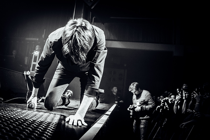 Suede @ Ancienne Belgique, picture 18, photographed by Elke Briers - FrontView Magazine