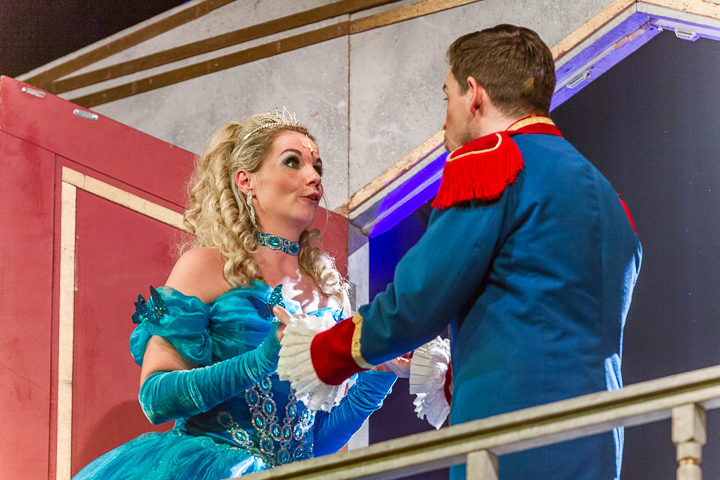 Assepoester, de musical - Persvoorstelling @ Cultuurcentrum Evergem, foto 77, foto's door Guy Danneels - FrontView Magazine