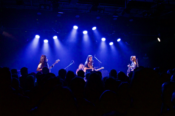 Hinds @ ancienne Belgique Club, foto 9, foto's door Bart Baevegems - FrontView Magazine