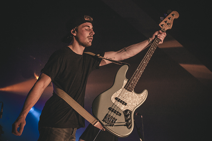 AGAINST THE CURRENT vs. ROAM vs. THE OVERSLEPT @ Muziekodroom, foto 7, foto's door Alana Clemens - FrontView Magazine