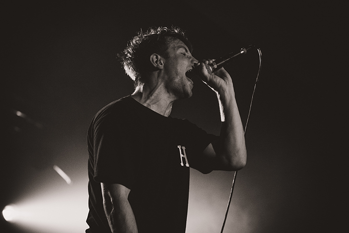 AGAINST THE CURRENT vs. ROAM vs. THE OVERSLEPT @ Muziekodroom, foto 11, foto's door Alana Clemens - FrontView Magazine