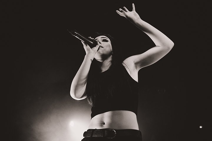 AGAINST THE CURRENT vs. ROAM vs. THE OVERSLEPT @ Muziekodroom, foto 12, foto's door Alana Clemens - FrontView Magazine